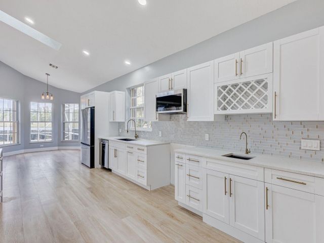 Дом в аренду по адресу 8300 Bob O Link Drive - фото 6242154