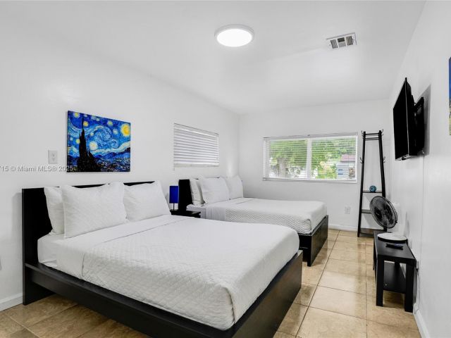 Продажа дома по адресу 104 SW 40th Ave - фото 6274647