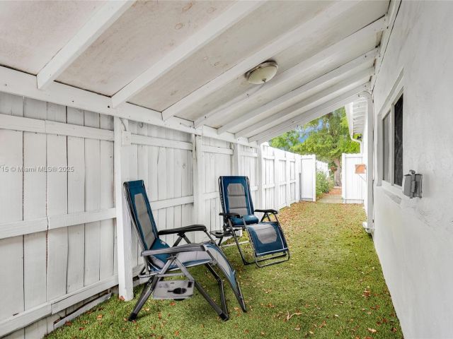 Продажа дома по адресу 104 SW 40th Ave - фото 6274651