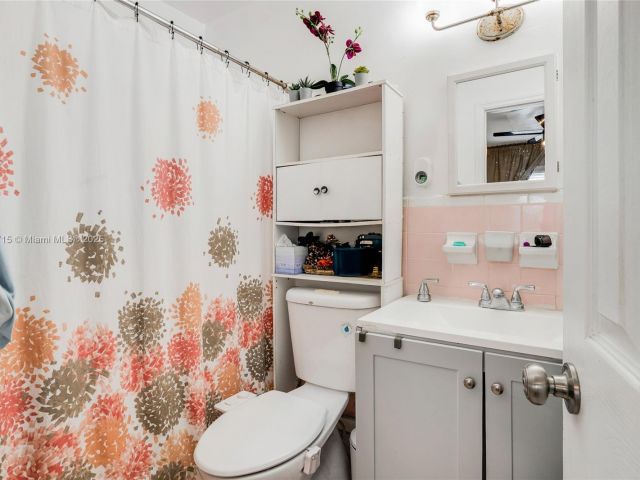 Продажа дома по адресу 104 SW 40th Ave - фото 6274656