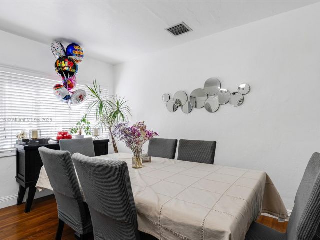 Продажа дома по адресу 104 SW 40th Ave - фото 6274658