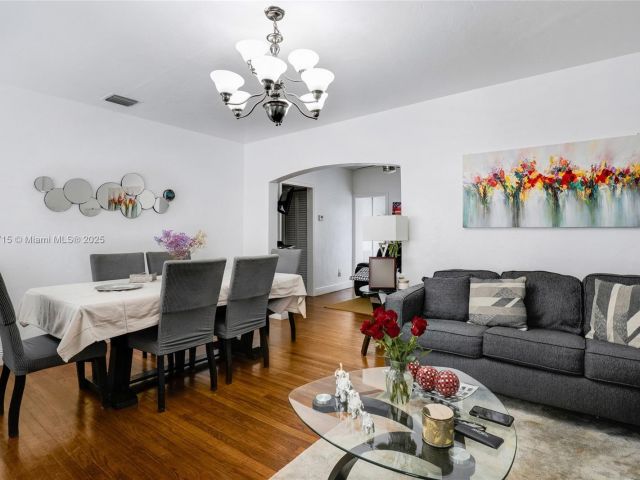 Продажа дома по адресу 104 SW 40th Ave - фото 6274660