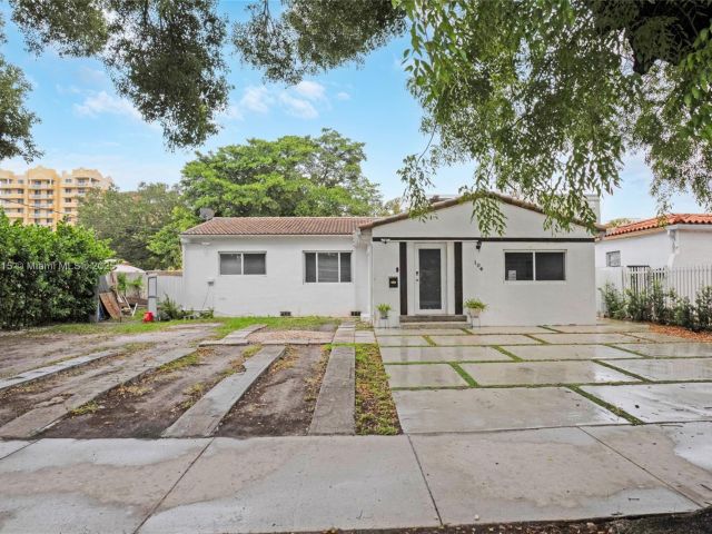 Продажа дома по адресу 104 SW 40th Ave - фото 6274661