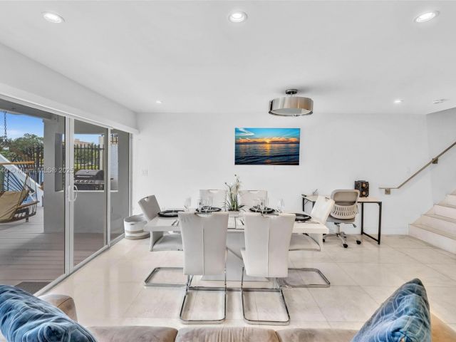 Дом в аренду по адресу 1044 NW N River - фото 6253503