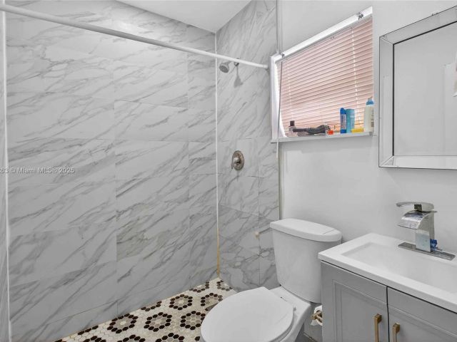 Продажа дома по адресу 8224 NW 1st Pl - фото 6253817