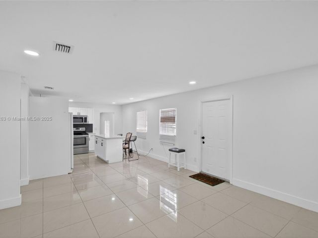 Продажа дома по адресу 8224 NW 1st Pl - фото 6253826