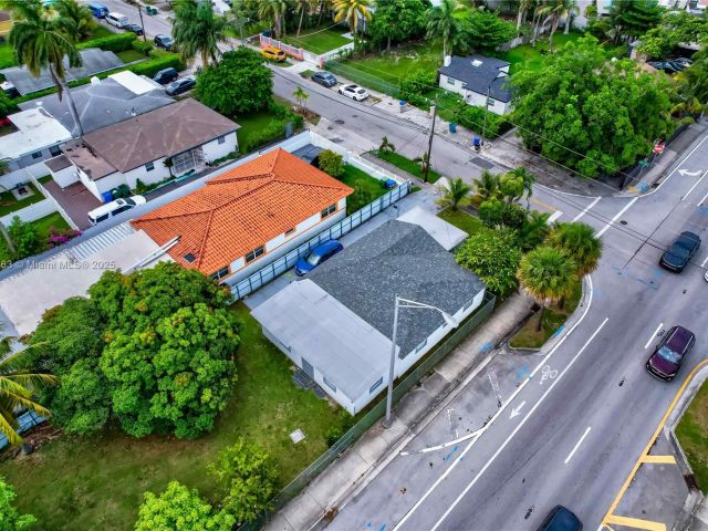 Продажа дома по адресу 8224 NW 1st Pl - фото 6253827