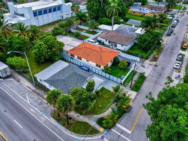 Продажа дома по адресу 8224 NW 1st Pl - фото 6253828