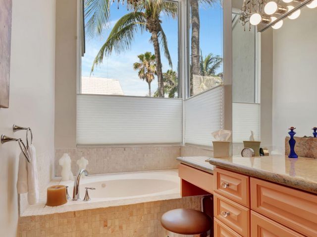 Дом в аренду по адресу 2115 S Ocean Boulevard 14 - фото 6677141