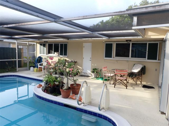 Продажа дома по адресу 8501 NW 19th St - фото 6247159