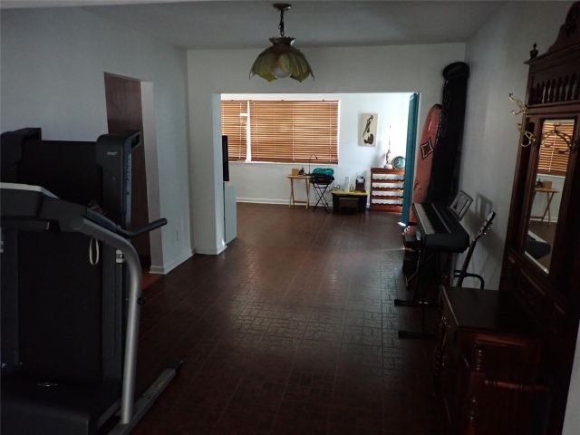 Продажа дома по адресу 8501 NW 19th St - фото 6247166