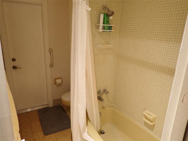 Продажа дома по адресу 8501 NW 19th St - фото 6247170