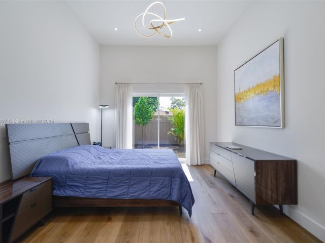 Дом в аренду по адресу 635 SW 9th St 0 - фото 6243589