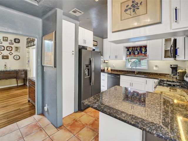 Продажа дома по адресу 1340 Jackson St - фото 6266152