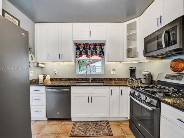 Продажа дома по адресу 1340 Jackson St - фото 6266153