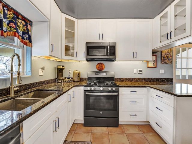 Продажа дома по адресу 1340 Jackson St - фото 6266155