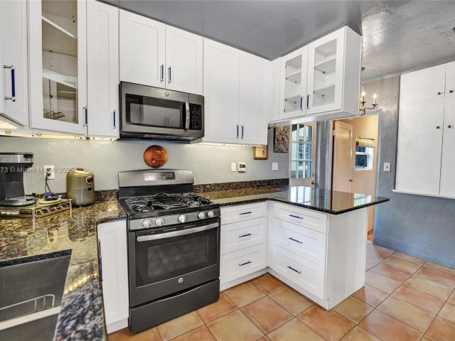 Продажа дома по адресу 1340 Jackson St - фото 6266156