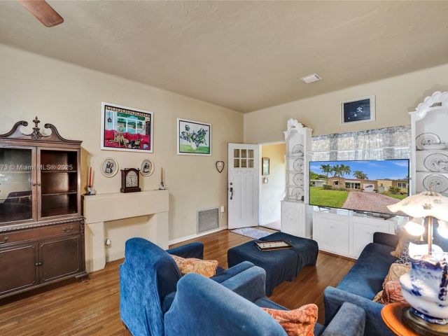 Продажа дома по адресу 1340 Jackson St - фото 6266163