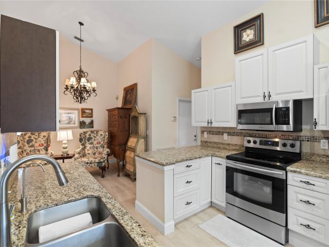 Продажа дома по адресу 9381 Aegean Dr - фото 6251756