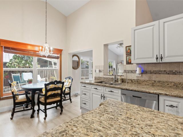 Продажа дома по адресу 9381 Aegean Dr - фото 6251757