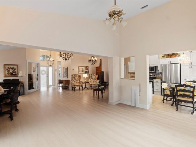 Продажа дома по адресу 9381 Aegean Dr - фото 6251760