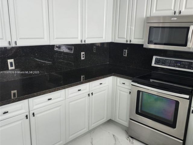 Продажа дома по адресу 8465 NW 108th Path - фото 6243505