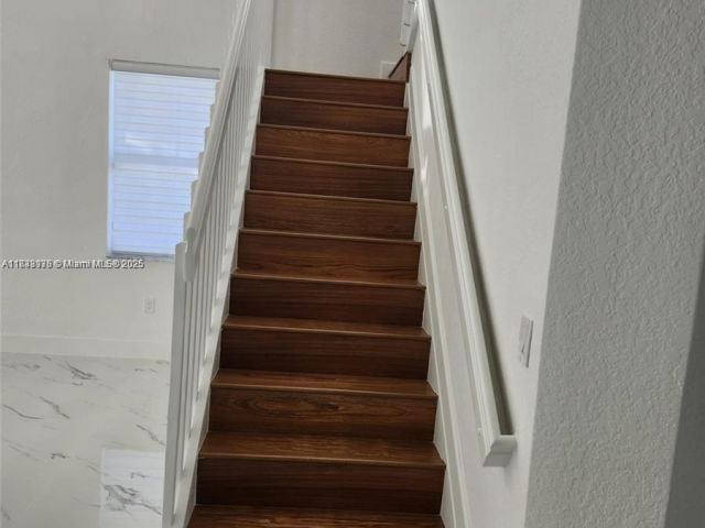 Продажа дома по адресу 8465 NW 108th Path - фото 6243508