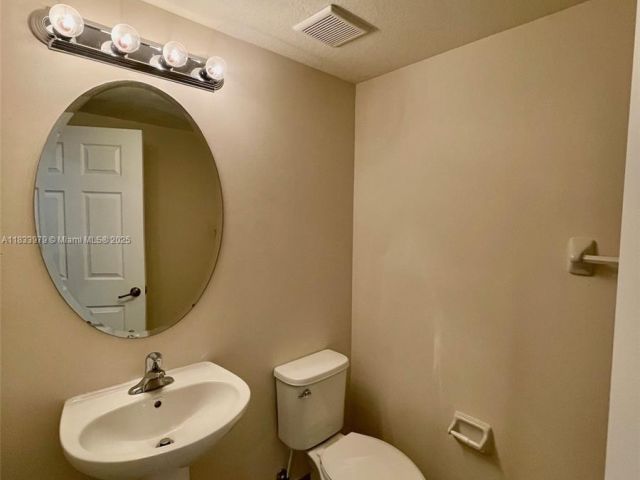 Дом в аренду по адресу 146 SE 34th Ter 146 - фото 6243549