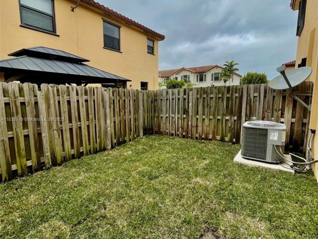 Дом в аренду по адресу 146 SE 34th Ter 146 - фото 6243551