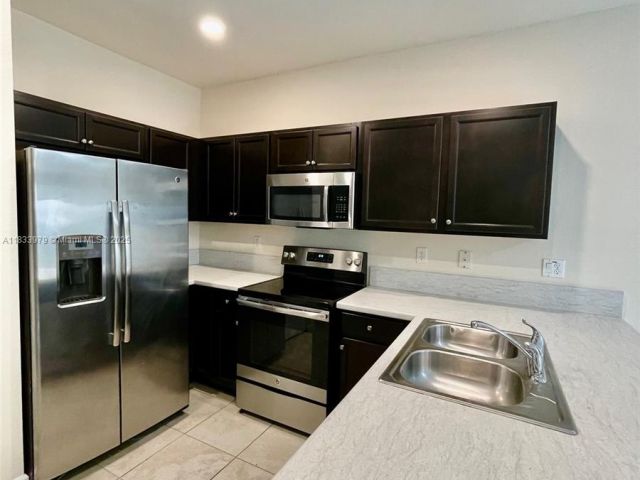 Дом в аренду по адресу 146 SE 34th Ter 146 - фото 6243555