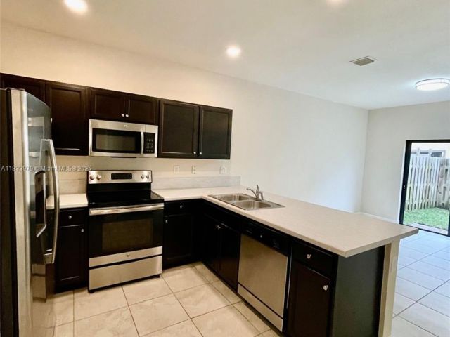 Дом в аренду по адресу 146 SE 34th Ter 146 - фото 6243556