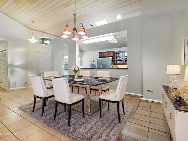 Продажа дома по адресу 9358 Heathridge Drive - фото 6893651