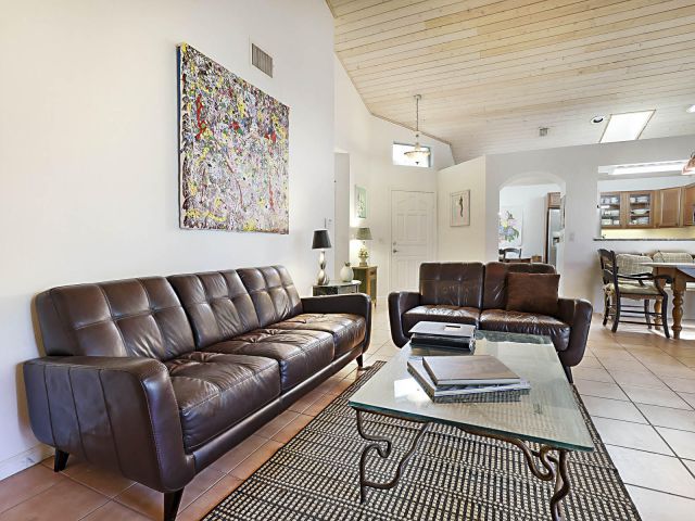 Продажа дома по адресу 9358 Heathridge Drive - фото 6893654