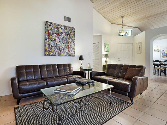 Продажа дома по адресу 9358 Heathridge Drive - фото 6893655