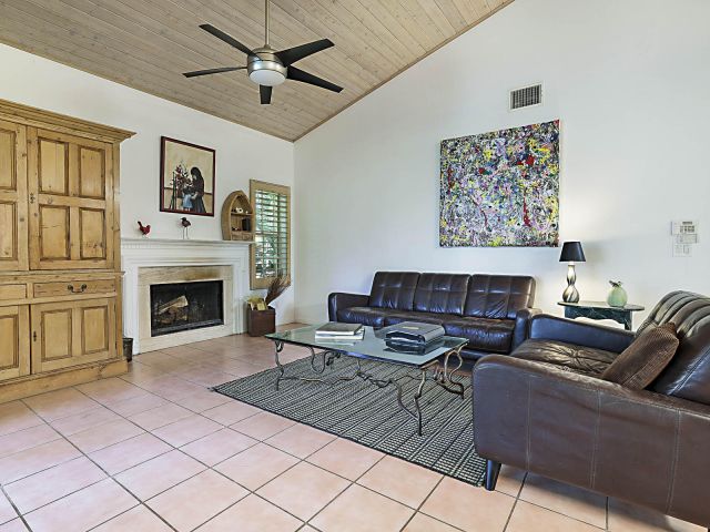 Продажа дома по адресу 9358 Heathridge Drive - фото 6893657