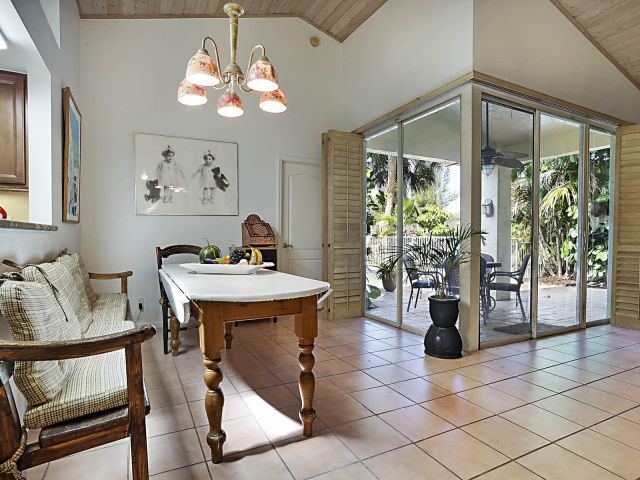 Продажа дома по адресу 9358 Heathridge Drive - фото 6893659