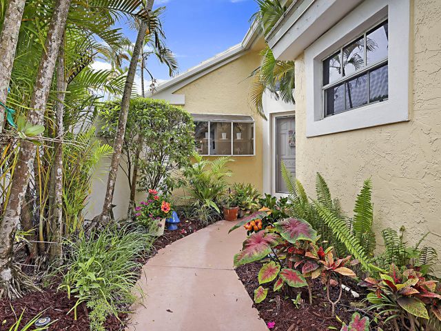 Продажа дома по адресу 9358 Heathridge Drive - фото 6893661