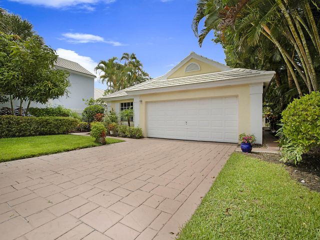 Продажа дома по адресу 9358 Heathridge Drive - фото 6893664