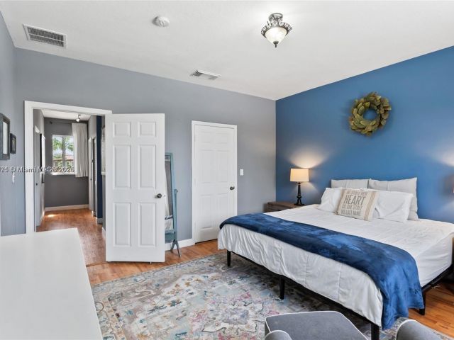 Продажа дома по адресу 2617 NE 41st Cir - фото 6244445