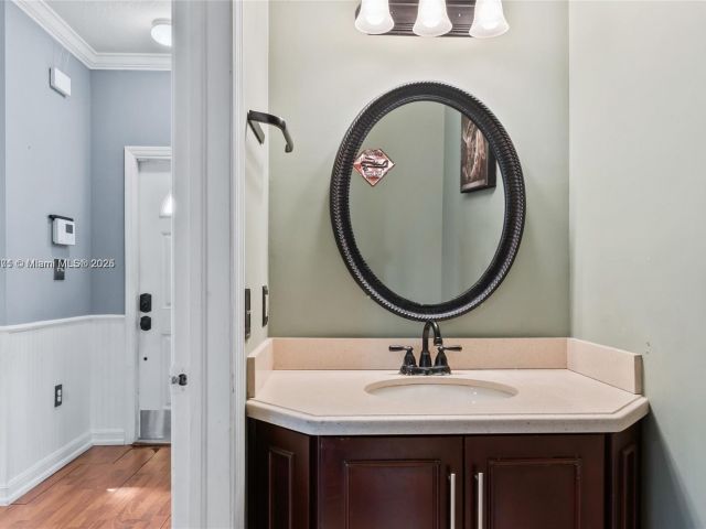 Продажа дома по адресу 2617 NE 41st Cir - фото 6244449