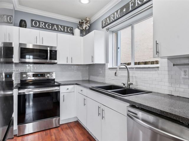 Продажа дома по адресу 2617 NE 41st Cir - фото 6244453