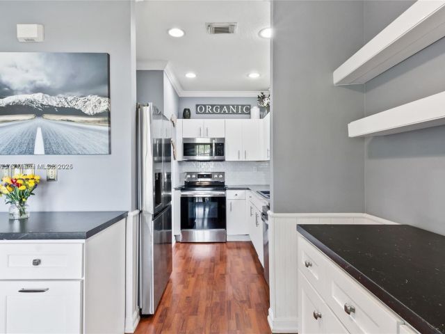 Продажа дома по адресу 2617 NE 41st Cir - фото 6244454