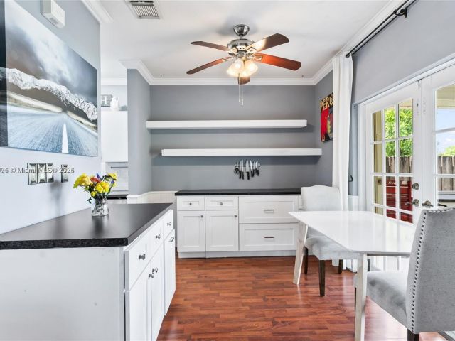 Продажа дома по адресу 2617 NE 41st Cir - фото 6244455