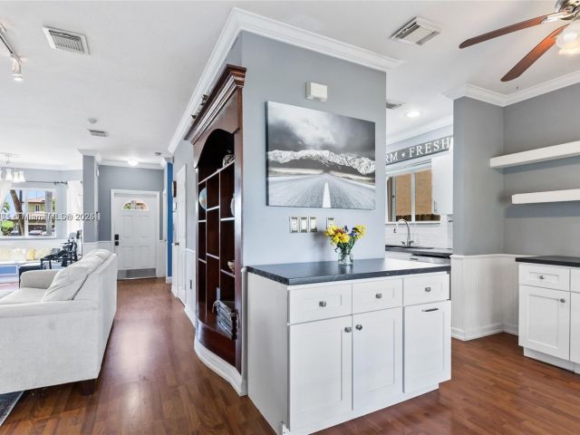 Продажа дома по адресу 2617 NE 41st Cir - фото 6244456