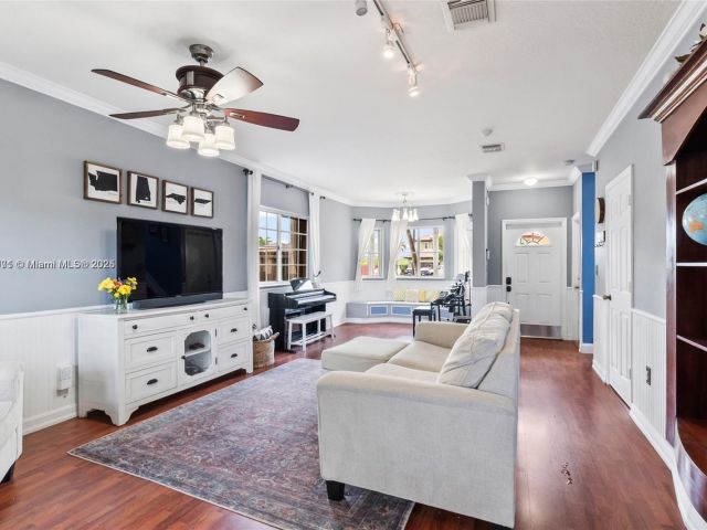 Продажа дома по адресу 2617 NE 41st Cir - фото 6244457