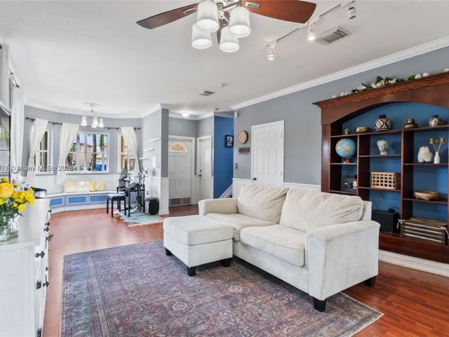 Продажа дома по адресу 2617 NE 41st Cir - фото 6244459