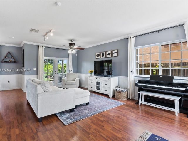 Продажа дома по адресу 2617 NE 41st Cir - фото 6244462