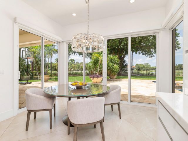 Продажа дома по адресу 1504 Breakers West Boulevard - фото 6245215