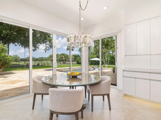 Продажа дома по адресу 1504 Breakers West Boulevard - фото 6245216