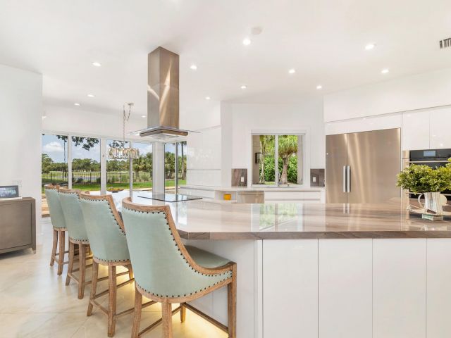 Продажа дома по адресу 1504 Breakers West Boulevard - фото 6245219